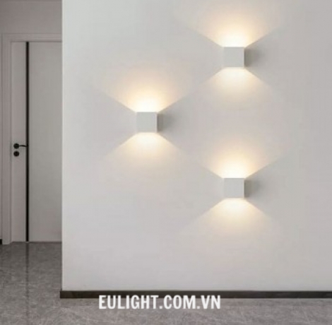 đèn hắt 2  chiều gắn tường vỏ trắng VNT2217