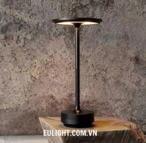 Đèn để bàn thân đen DB04