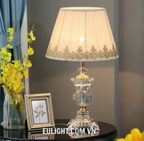 Đèn trang trí để bàn cao cấp đế tròn DB5516